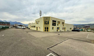 Commerce  911 m² à vendre à Saint-Alban-Leysse (73230)