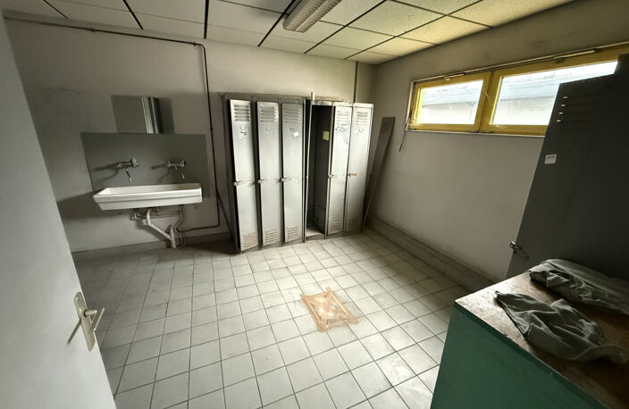 LOCAL D'ACTIVITÉ 911 m2   FONCIER 2 700 m2   EMPLACEMENT STR — photo 4