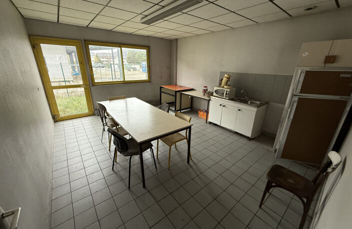 LOCAL D'ACTIVITÉ 911 m2   FONCIER 2 700 m2   EMPLACEMENT STR — photo 5