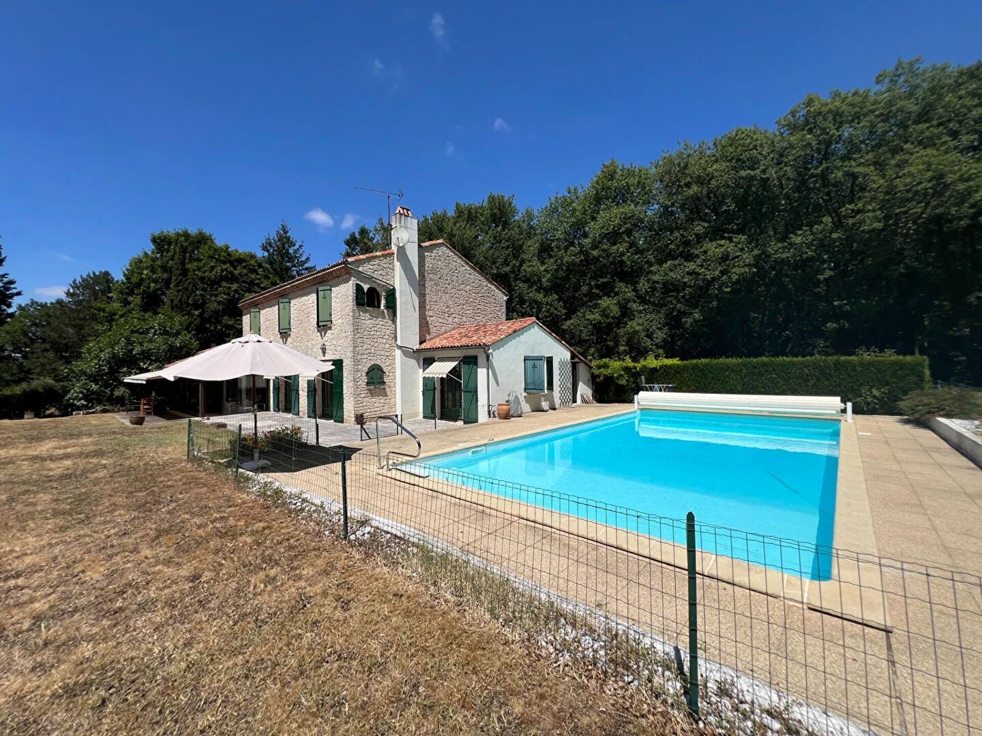 Maison 10 pièces 265 m² · à Verrières · 265 m² · 325 000 €