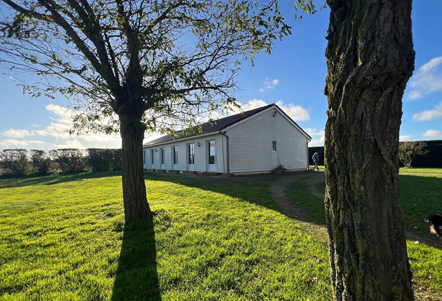 Maison de plain-pied 144 m² !  Grand terrain de 10 420 m² et dépendances — photo 1