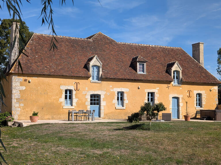 Cour Maugis sur Huisne, ancien logis du XVII ème avec ses co — photo 1