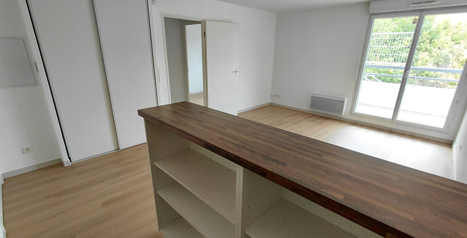 Appartement T2 vendu libre avec terrasse et parking — photo 1