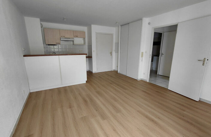 Appartement T2 vendu libre avec terrasse et parking — photo 2