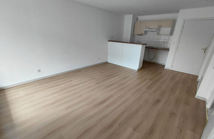 Appartement T2 vendu libre avec terrasse et parking — photo 3