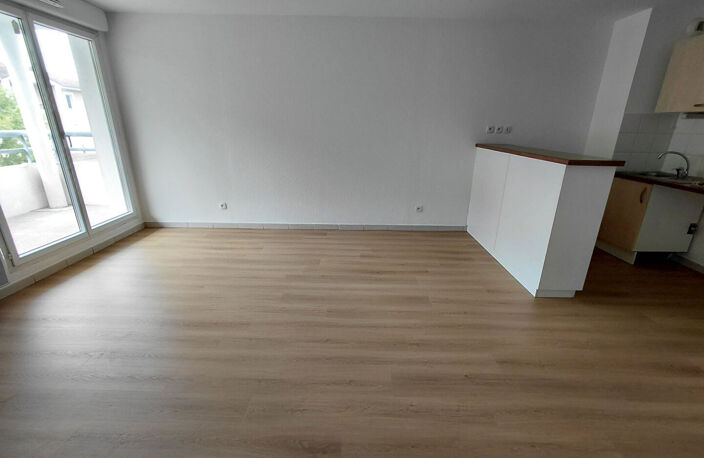 Appartement T2 vendu libre avec terrasse et parking — photo 5