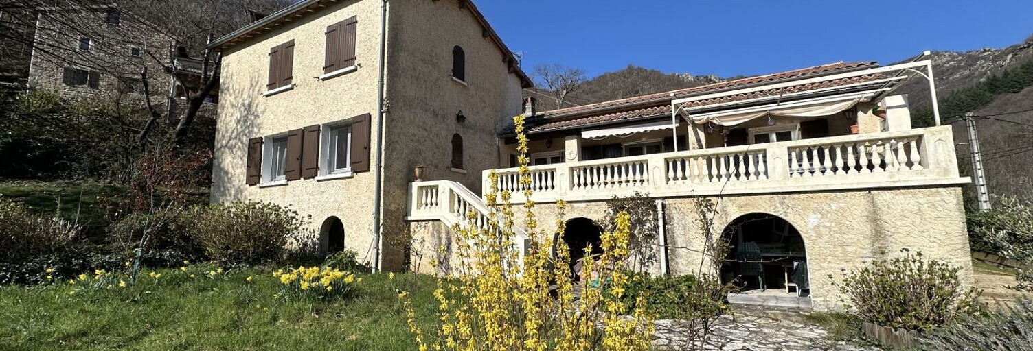 Maison 9 Pièces 140 m² à vendre à Vallées-d'Antraigues-Asperjoc (07530)