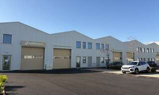 Commerce  2365 m² à louer à Vaulx-en-Velin (69120)