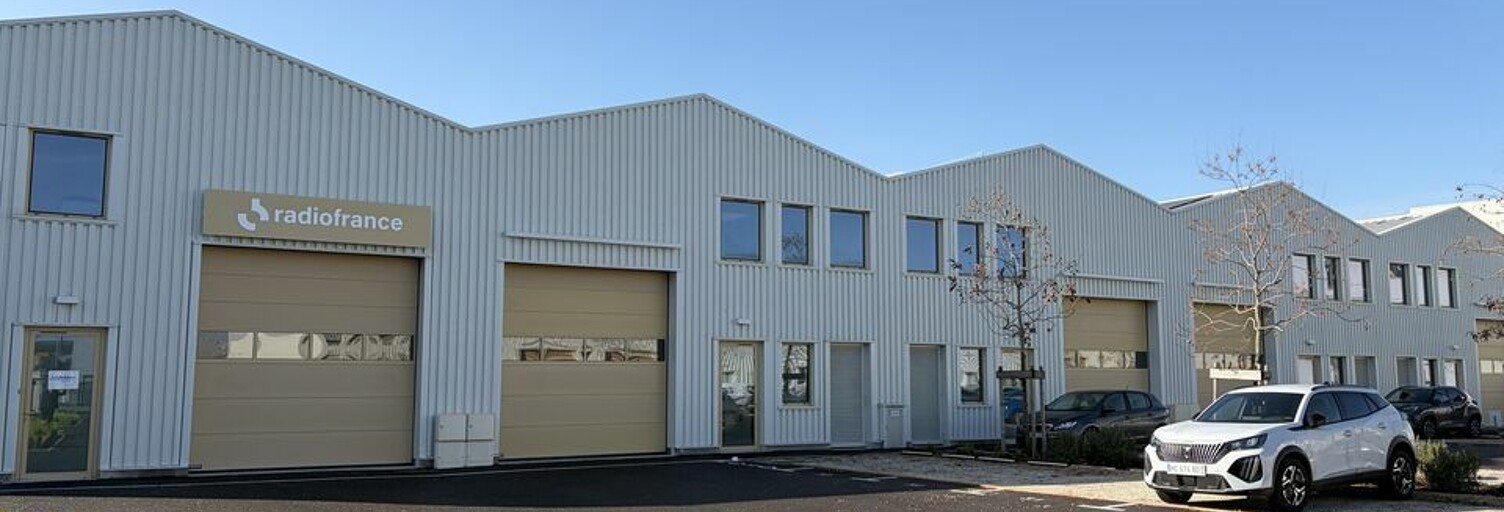 Commerce  2365 m² à louer à Vaulx-en-Velin (69120)