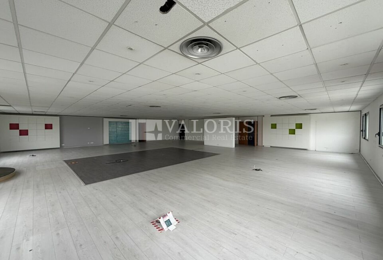 BUREAUX à LOUER — photo 1