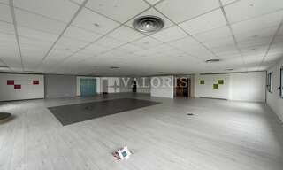 Bureau  900 m² à louer à Limonest (69760)