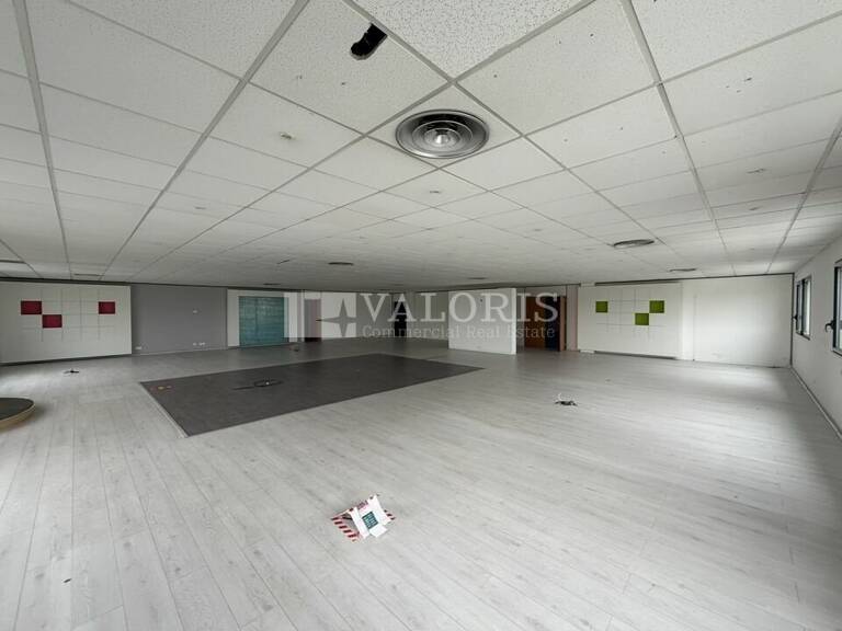 BUREAUX à LOUER — photo 1