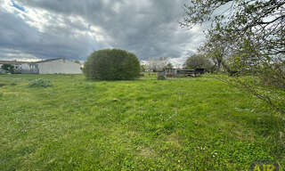 Terrain  779 m² à vendre à Saint-Seurin-de-Palenne (17800)
