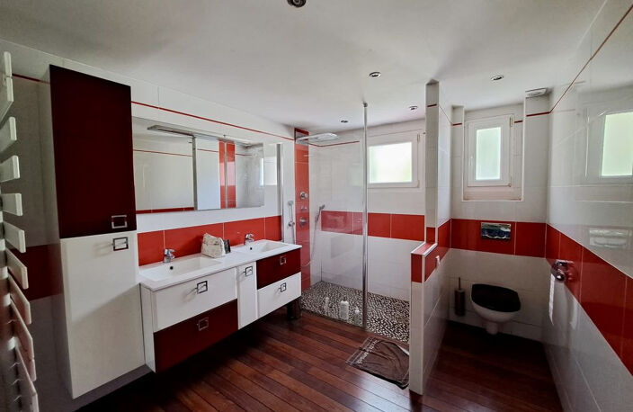 Maison de ville de 172 m² en plein coeur de Pont Sainte Maxence — photo 5
