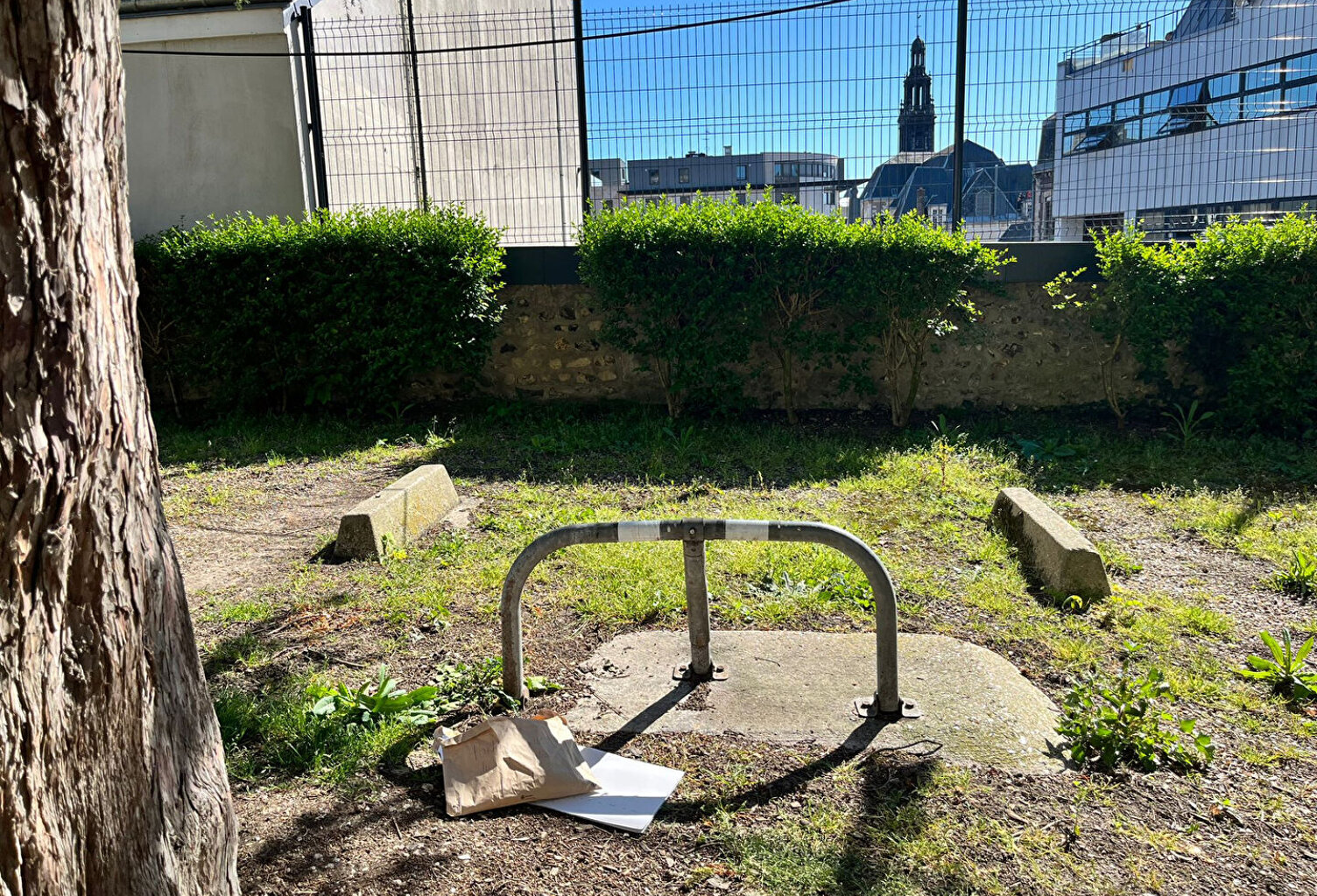 PARKING EXTERIEUR PRIVATIF RUE DU CHAMP DES OISEAUX — photo 1