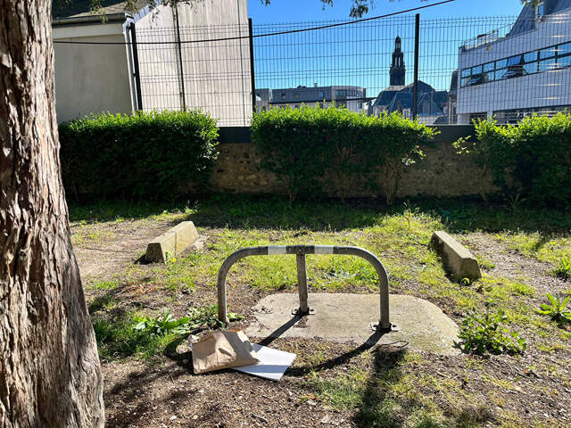 PARKING EXTERIEUR PRIVATIF RUE DU CHAMP DES OISEAUX — photo du bien