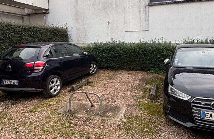 PARKING EXTERIEUR PRIVATIF RUE DU CHAMP DES OISEAUX — photo 3