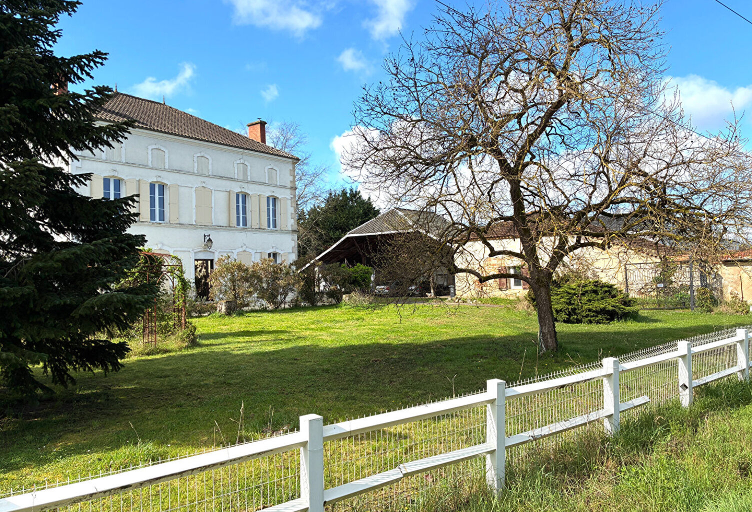 Propriété de caractère au coeur de la Vallée du Lot — photo 1