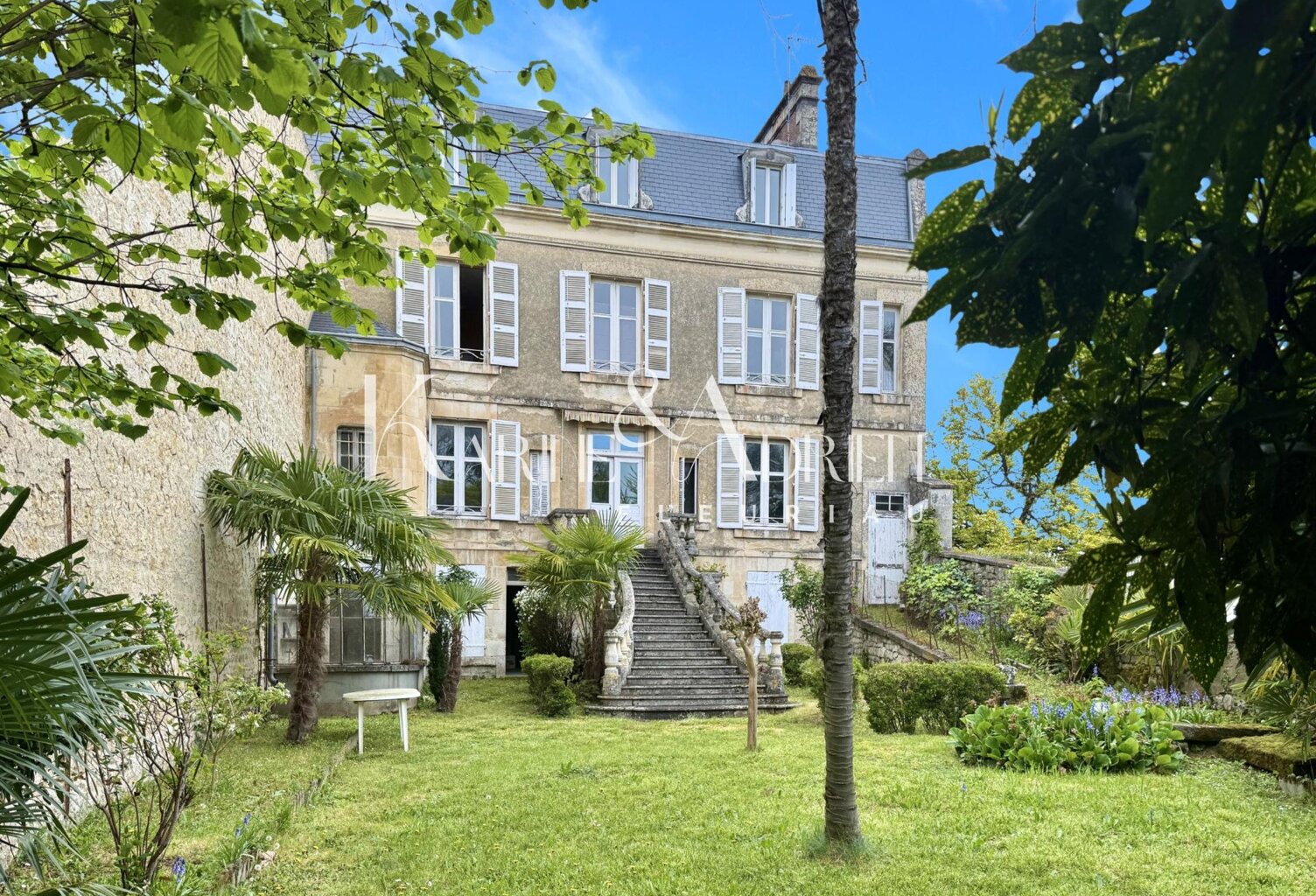 CHARME ET AUTHENTICITÉ POUR CETTE MAISON BOURGEOISE DE CENTRE VILLE — photo 1