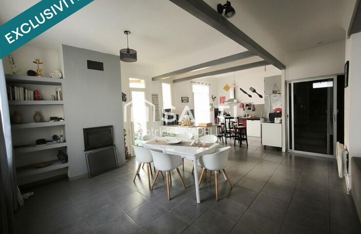 Maison d'habitation en trois faces, avec deux logements : un T5 avec quatre chambres, grande pièce de vie et T2 loué à l'année avec entrée indépendante — photo 3