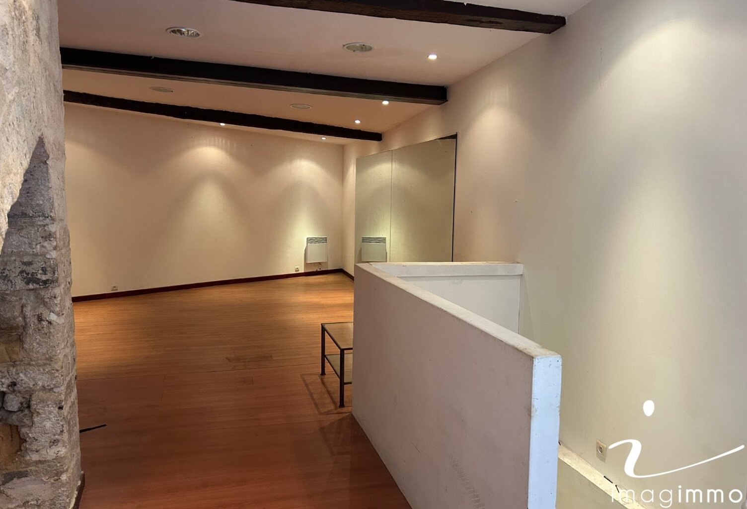 Local commercial — photo 1