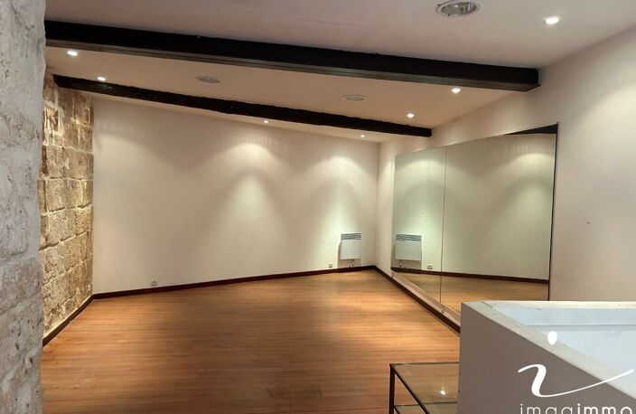 Local commercial — photo 2