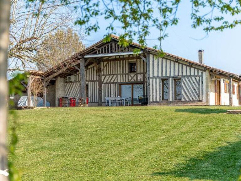 Maison en pierre de 8 pièces principales — photo 1