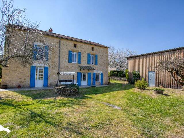 Maison en pierre de 5 pièces principales — photo du bien