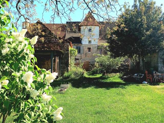 Maison en pierre de 4 pièces principales — photo du bien