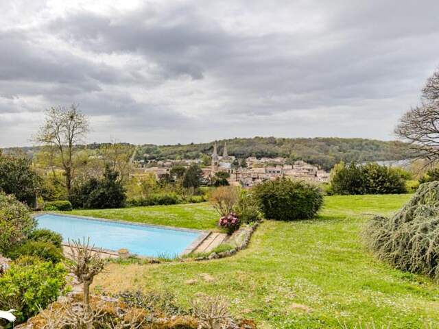 Maison en pierre de 4 pièces principales — photo du bien