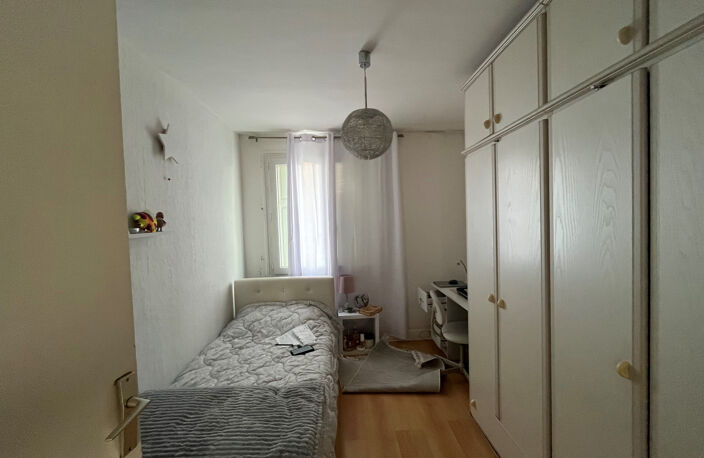 INVESTISSEMENT LOCATIF - APPARTEMENT F4 SECTEUR CRÊT DE ROC/ CARNOT - — photo 5