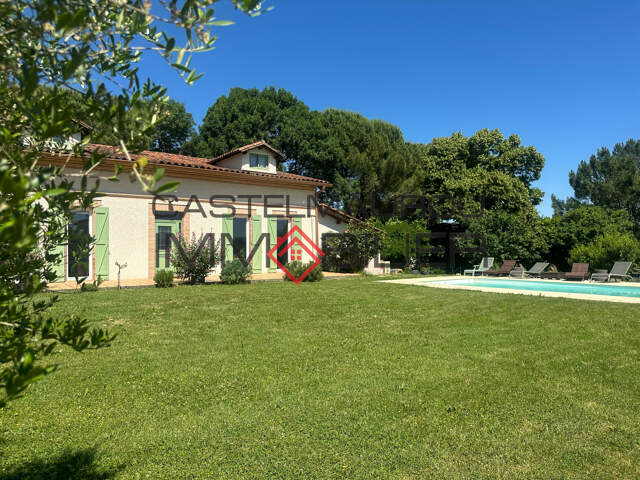 Maison de caractère de 260 m2 sur 2500 m2 de parcelle — photo du bien