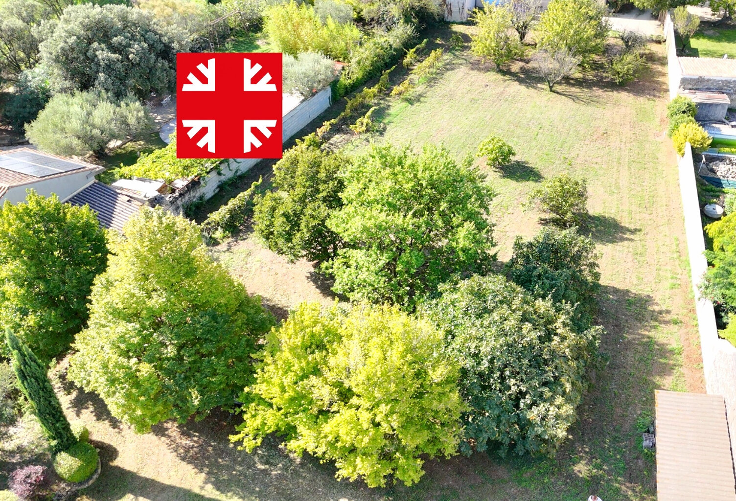 Terrain constructible dans un village prisé avec commerces! — photo 1