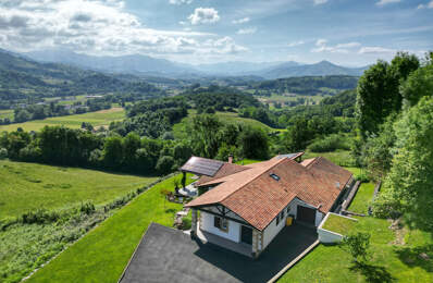 Magnifique maison avec piscine et vue sur les montagnes — photo du bien