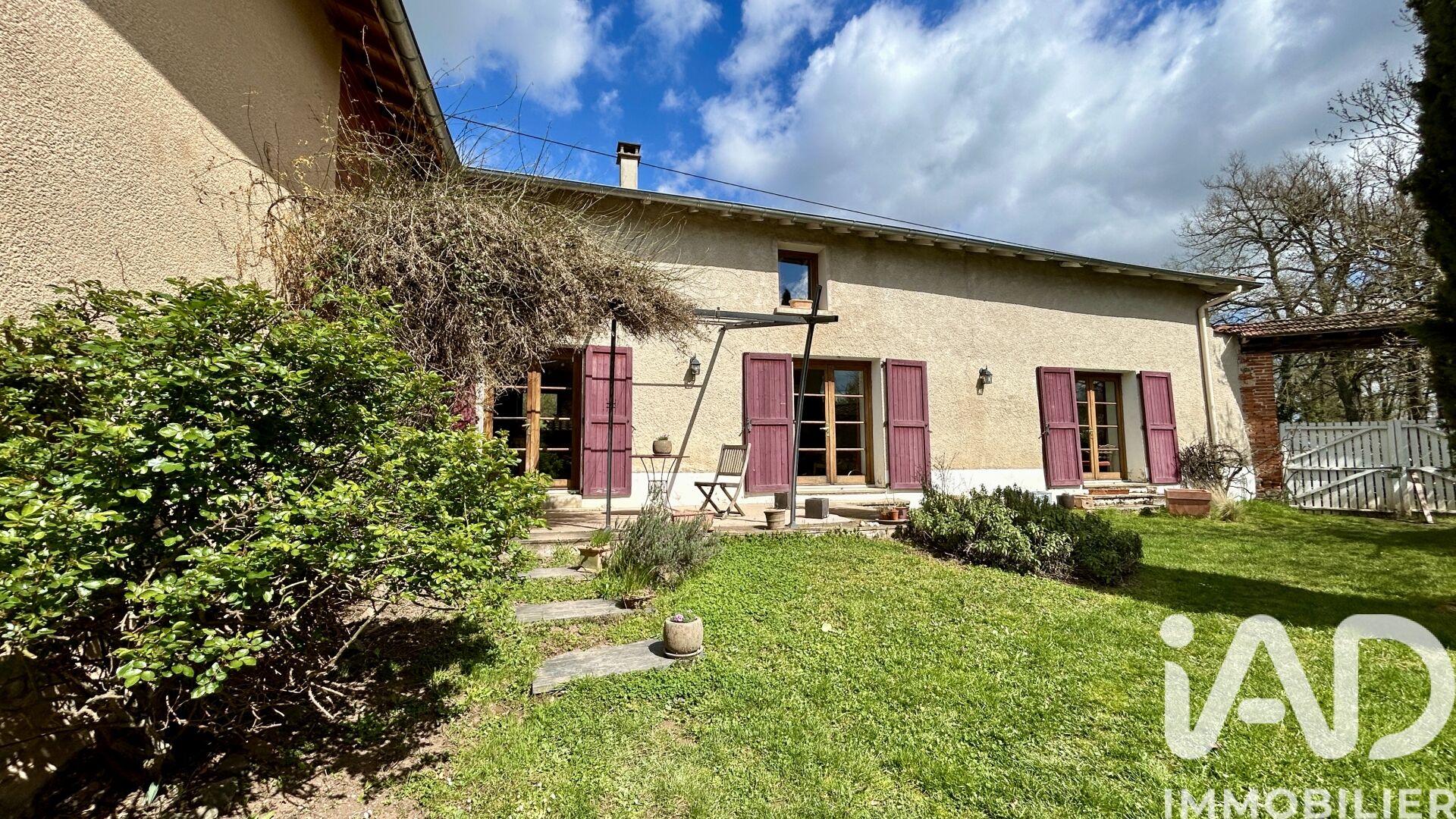 Essertines-En-Donzy - 180m² - 7p. - 4ch.