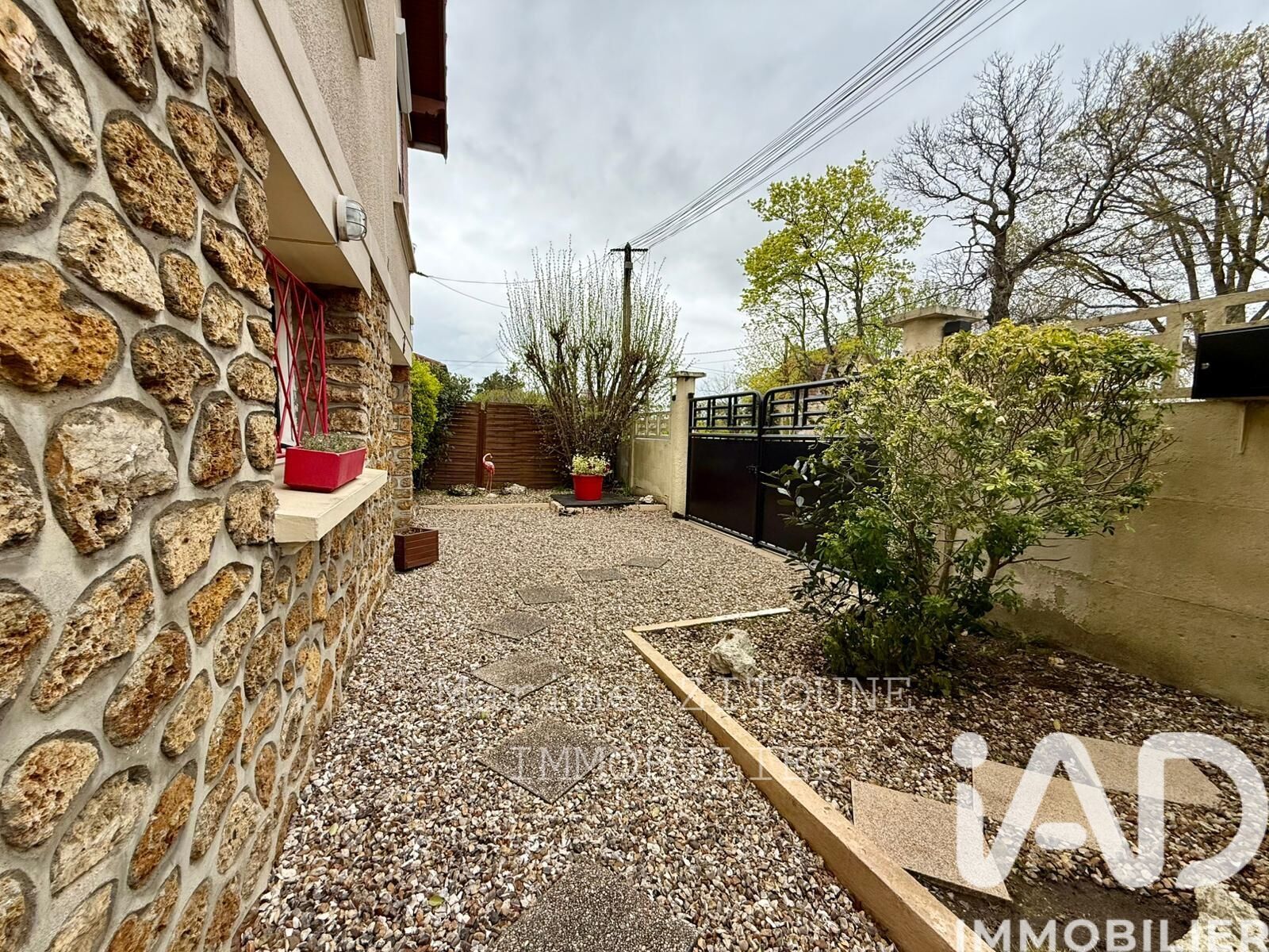 Sainte-Genevieve-des-Bois - 111m² - 5p. - 3ch.