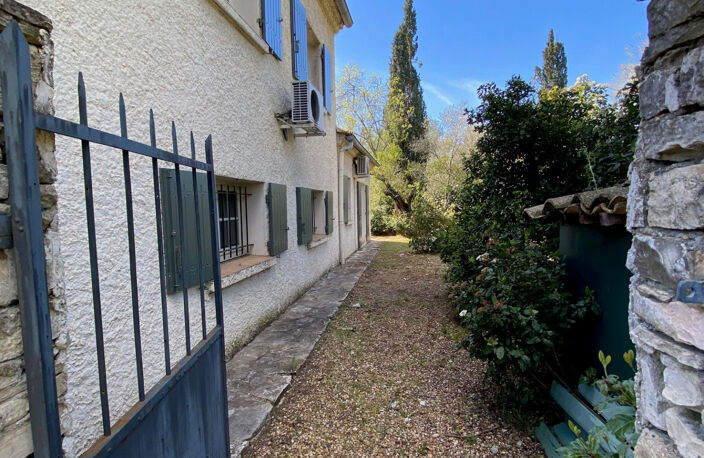Villa T6 de 140 m2  terrain de 3 700 m2   Nîmes Ville Verte / Eau Bouillie — photo 4