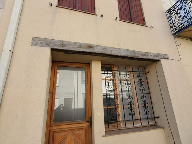 Maison de village à vendre avec grand garage — photo du bien