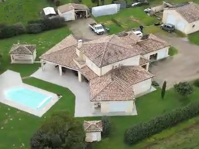 Rare, bien d'exception, magnifique villa avec piscine et dépendances — photo 1