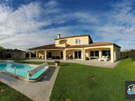 Rare, bien d'exception, magnifique villa avec piscine et dépendances — photo 2