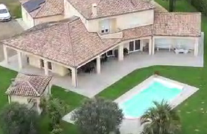 Rare, bien d'exception, magnifique villa avec piscine et dépendances — photo 2