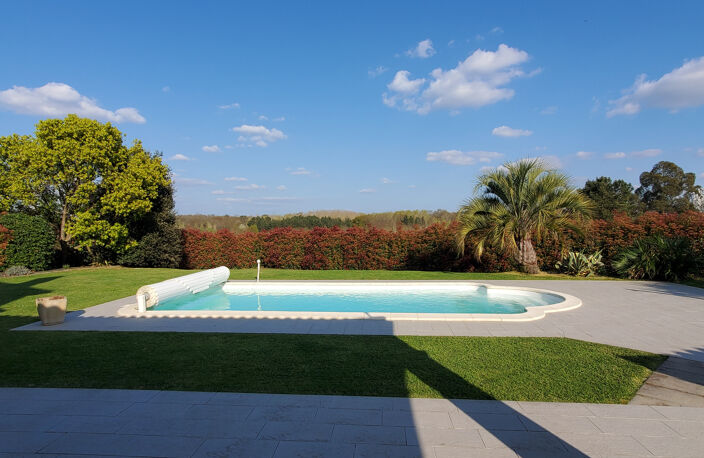 Rare, bien d'exception, magnifique villa avec piscine et dépendances — photo 3