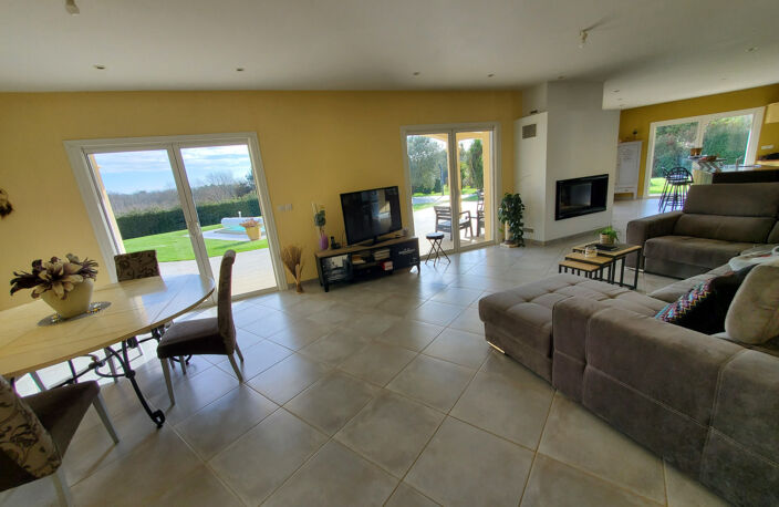 Rare, bien d'exception, magnifique villa avec piscine et dépendances — photo 5