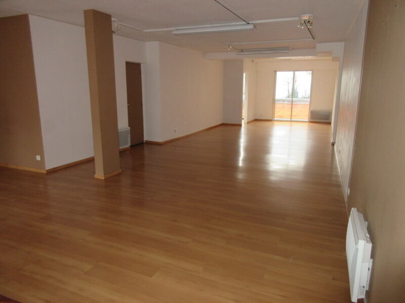  Local commercial 77 m²