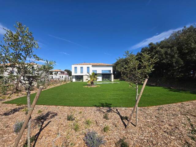 VILLA CONTEMPORAINE NEUVE — photo du bien