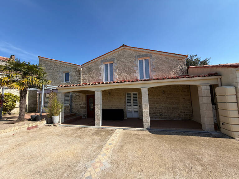 SAINT MICHEL LE CLOUCQ (85) 5 MIN FONTENAY LE COMTE MAISON PIERRES RENOVEE 5 CHAMBRES GARAGE ET JARDIN — photo 1