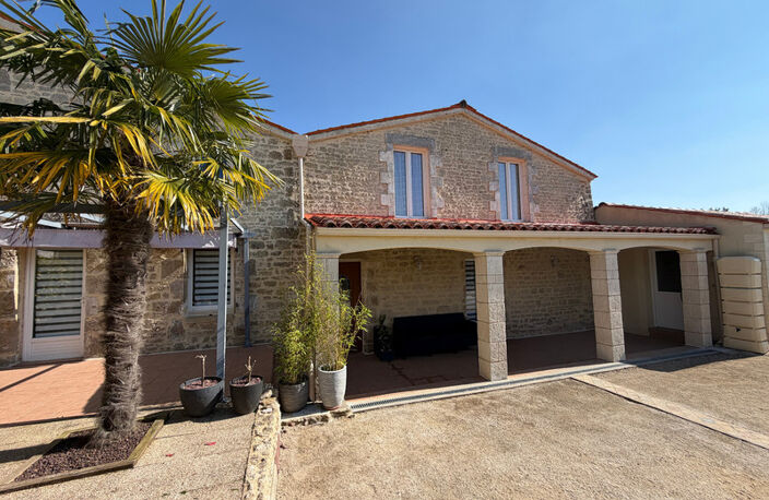 SAINT MICHEL LE CLOUCQ (85) 5 MIN FONTENAY LE COMTE MAISON PIERRES RENOVEE 5 CHAMBRES GARAGE ET JARDIN — photo 5