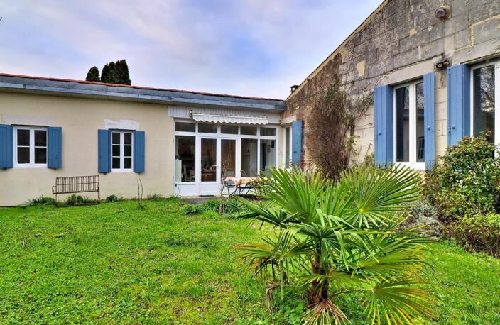 Maison de caractère en pierre de 8 pièces, 5 chambres. 200 m²- DPE C , Saint-Dizant-du Gua — photo 3