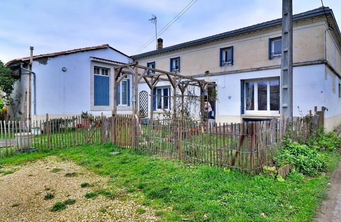 Maison de caractère en pierre de 8 pièces, 5 chambres. 200 m²- DPE C , Saint-Dizant-du Gua — photo 4