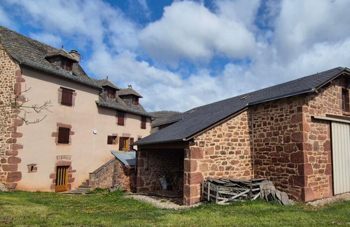 Maison de caractère avec grange, cave voûtée et terrain de 1,4 ha — photo 3